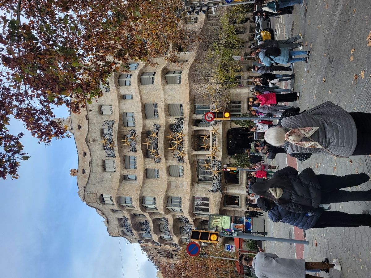 Casa Milà (La Pedrera) on Passeig de Gràcia, Shirley visible among the crowd on the sidewalk below