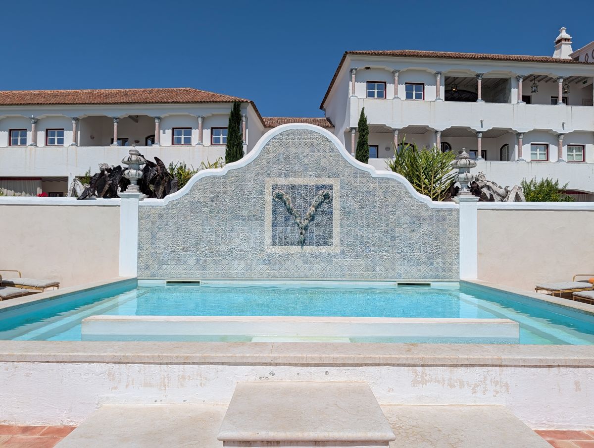 The pool at Vermelho Melides