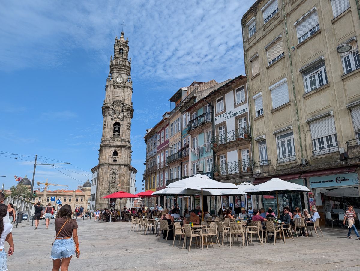 Torre dos Clérigos rising above outdoor café seating in the plaza below
