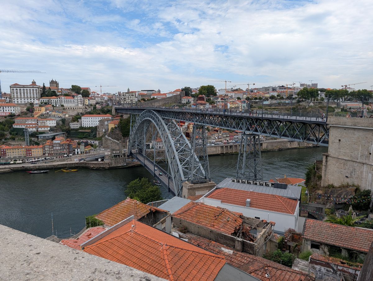 Ponte Dom Luis I spanning the Douro River, seen from the hillside above Vila Nova de Gaia