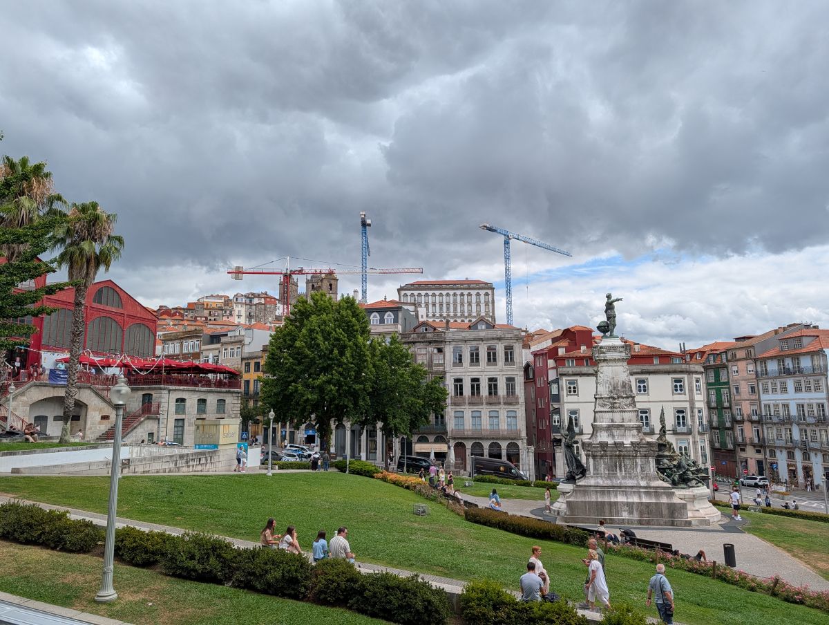 Jardim do Infante Dom Henrique with the Henry the Navigator monument and the red Mercado Ferreira Borges behind
